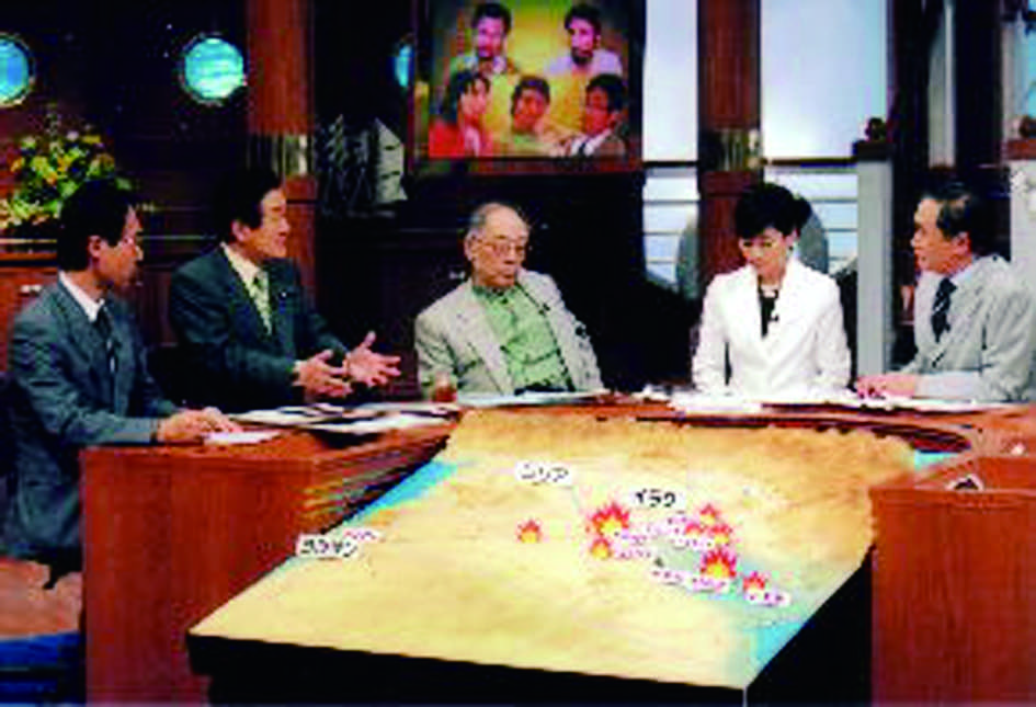 April 2004 The day after returning from Jordan, making an appearance on Fuji TV's 'News 2001', discussing the rescue activities with Kenichi Takemura. On the far left is Motohiro Ohno (current Governor of Saitama Prefecture), and on the far right is anchor Yuji Kuroiwa (current Governor of Kanagawa Prefecture)
