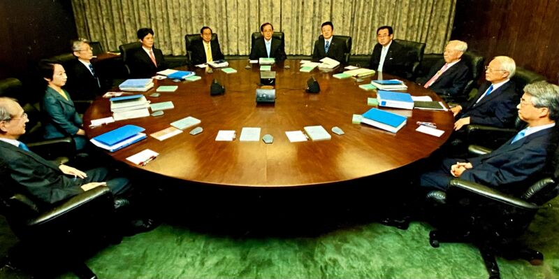 2011 Attending the Bank of Japan's Monetary Policy Meeting (Governor Masaaki Shirakawa in the center)
