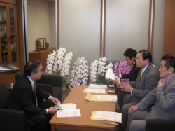 原中日本医師会長と平野復興担当大臣を訪問