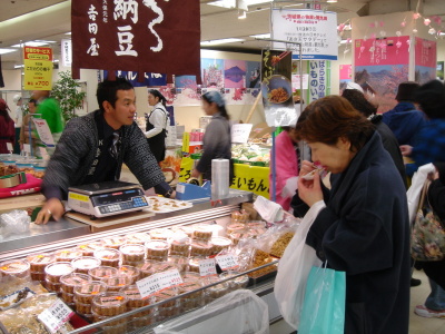 橋本知事への表敬。茨城県の物産と観光展