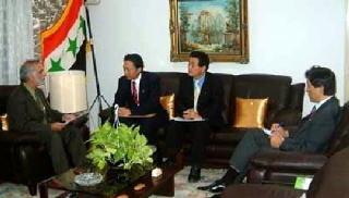 日本人人質事件をめぐり駐日イラク大使と会談