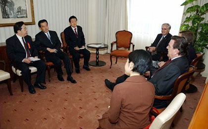岡田代表とシュレッダー独首相との会談に国際局長として同席