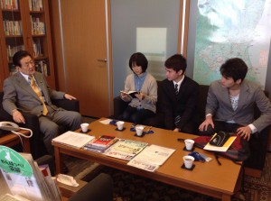 埼玉県の和光高校の生徒さんが、国際問題についてインタビューに
