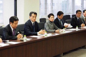 民主党の「日本人拘束事案に関する連絡会議」に出席