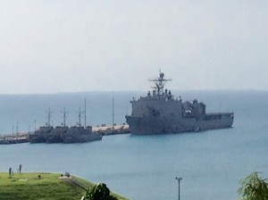 米軍のホワイトビーチ海軍基地を外から視察しました