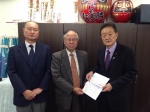 茨城県税理士政治連盟の要望書を受け取りました