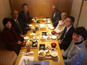 インドのラジモハン・ガンジーさんご夫妻、国際IC日本協会矢野会長ご夫妻と昼食を頂きました