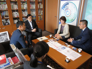スイスのダボス国際会議の日本代表と、スイス本部の高橋理事の表敬を党の国際局長として受けました