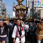 水戸黄門祭りでは、八幡神社の神輿の会のメンバーとして神輿を担がせて頂きました