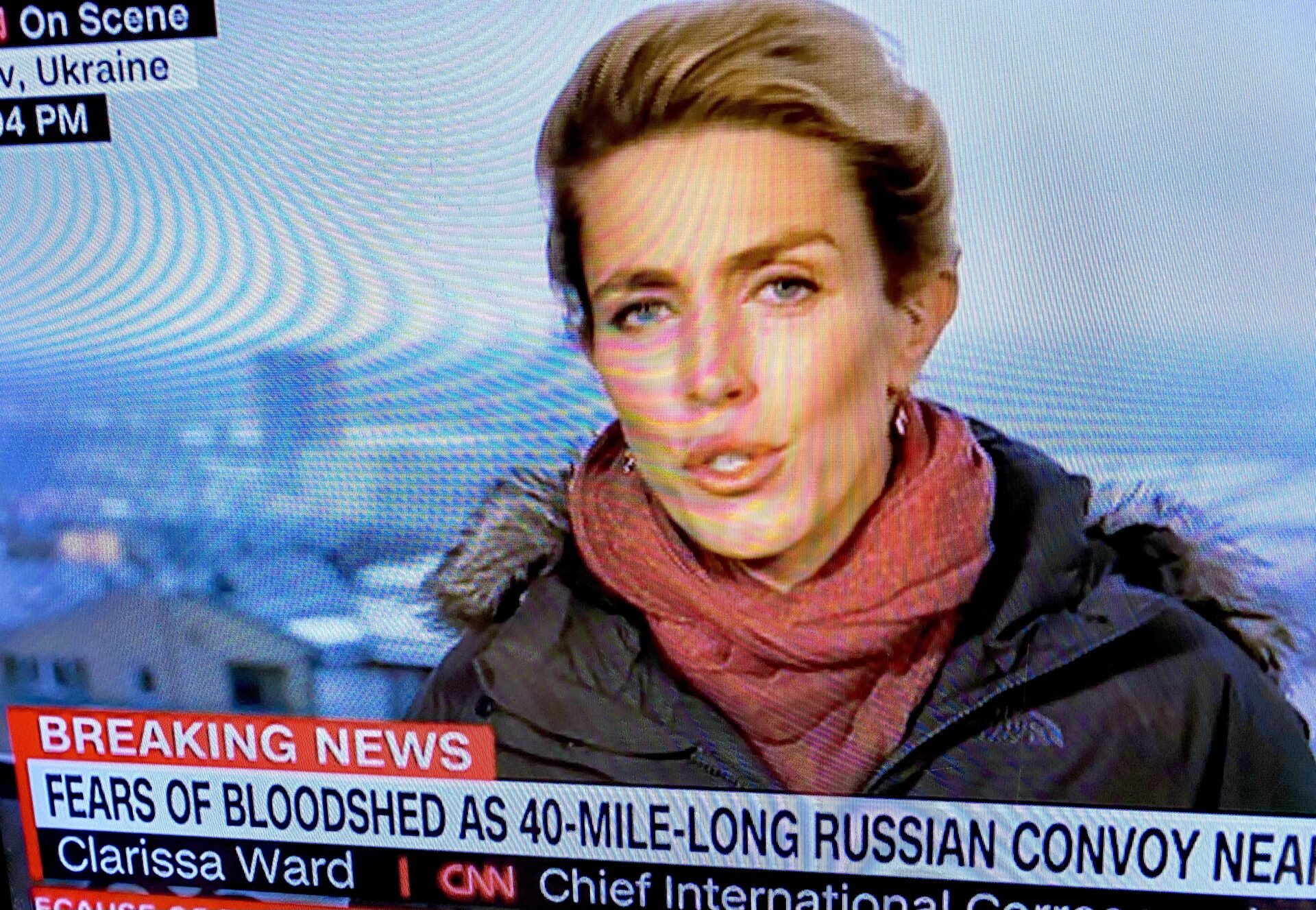 ウクライナの戦場から報道するCNNとBBCの女性記者。